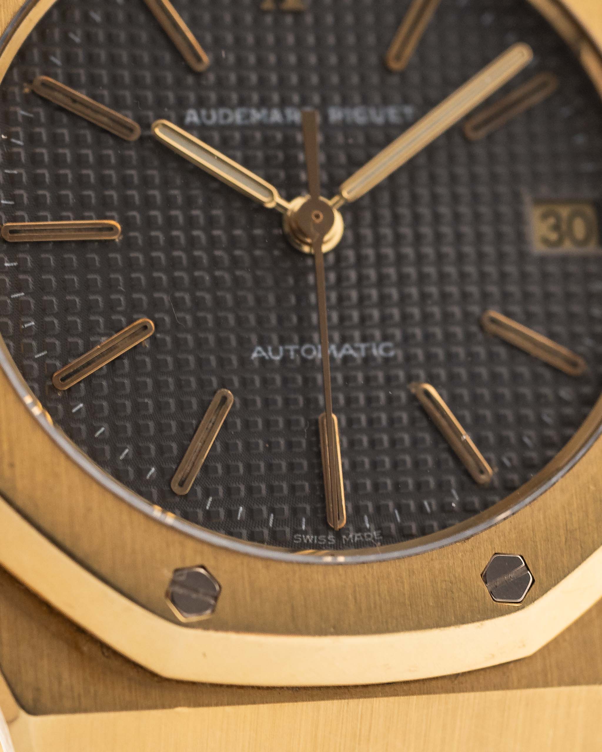 Royal G67s Astronaut Gold People Attraction