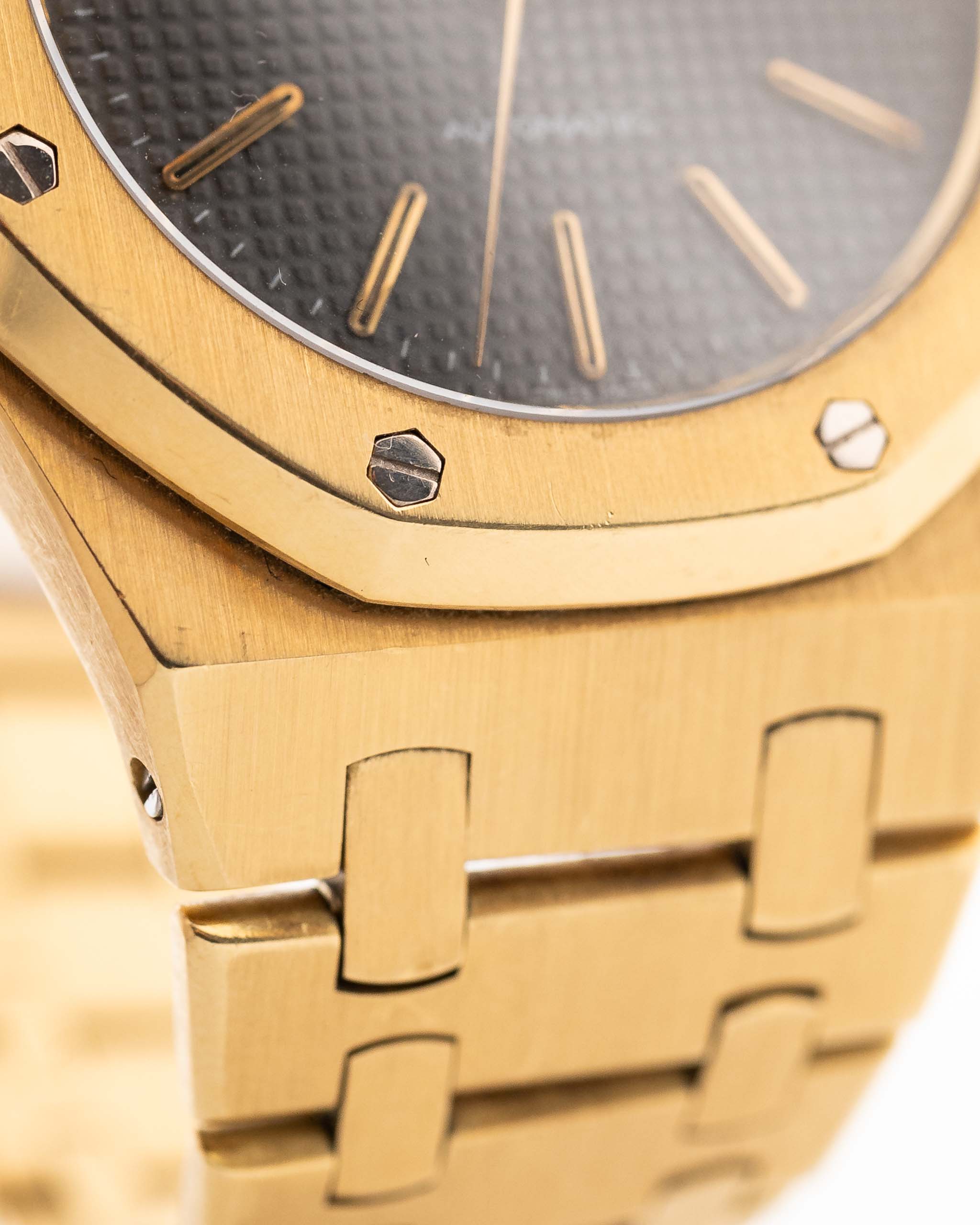 Royal G67s Astronaut Gold People Attraction